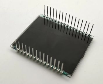 Μικρού μεγέθους VA LCD οθόνη με 3 γραμμές 4 ψηφίων μαύρο τμήμα οθόνης και γωνία θέασης 6 η ώρα 30PIN